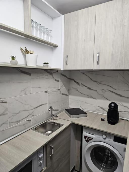 Chic Galati Apartment: Urban Escape Zewnętrze zdjęcie