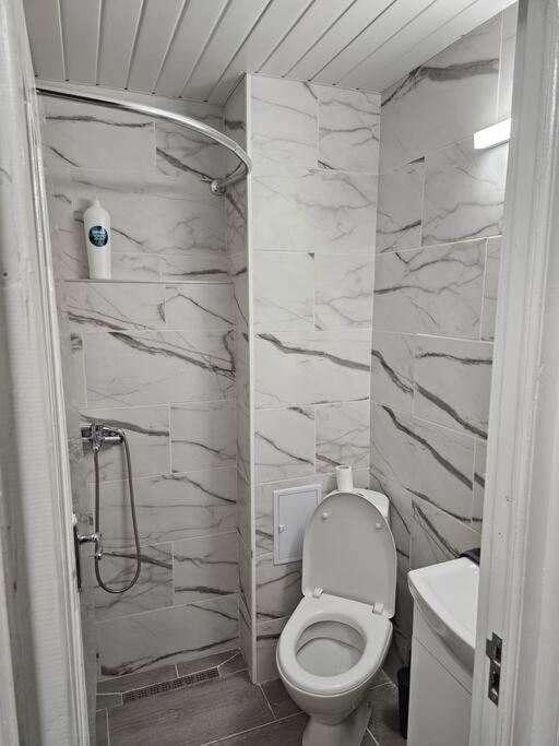 Chic Galati Apartment: Urban Escape Zewnętrze zdjęcie